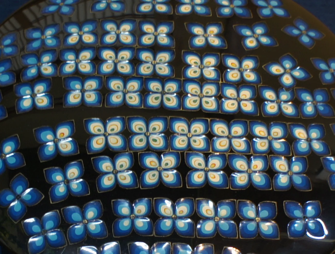 Zoome the Choshitsu (carved lacquer) Box titled Sound of Rain