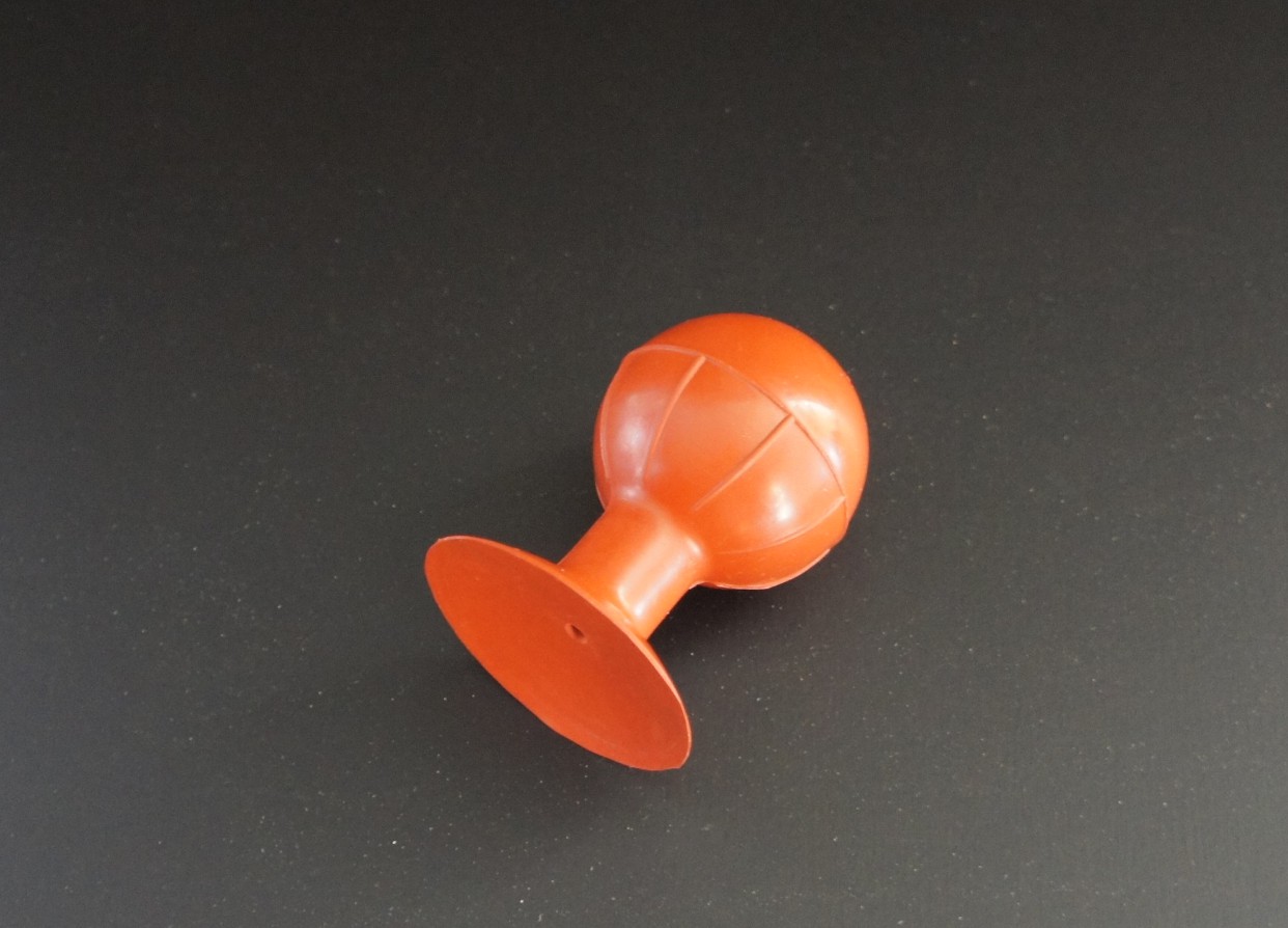 漆の作業のための吸付き吸盤。らっぱ型吸盤、吸付ゴム球とも呼ばれています。