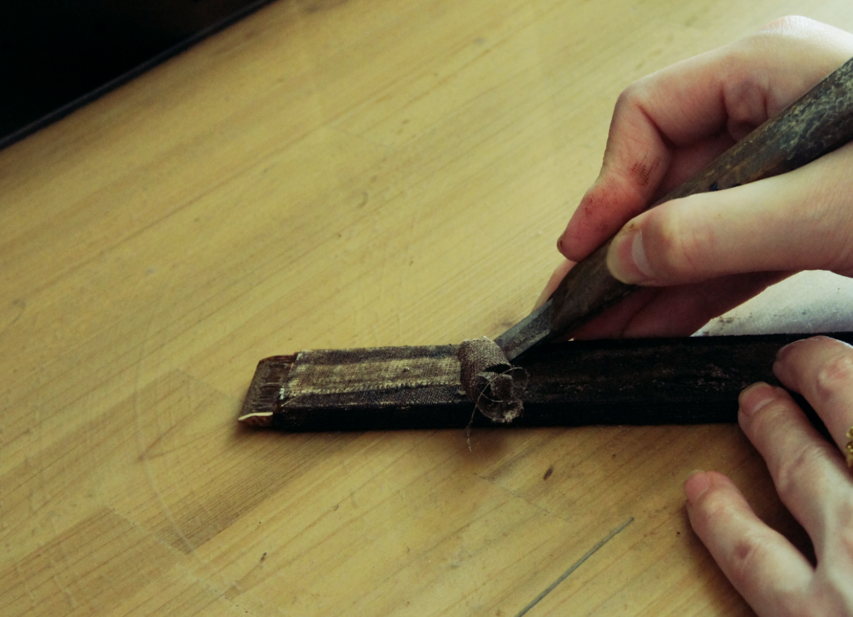 After putting the linen cloth with glue (glutinous rice paste cooked) and urushi (japanese lacquer), the overlapping part was cut with to flatten it.
