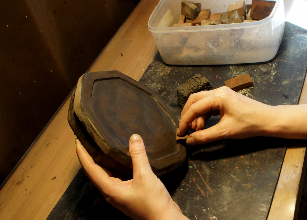 2回、砥の粉錆を付けた後、砥石で水研ぎします。