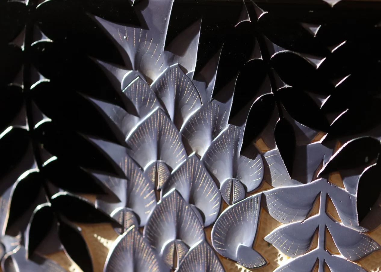 Zoomed Choshitsu (carved lacquer) Box Wisteria Waves by Kaori Sugano