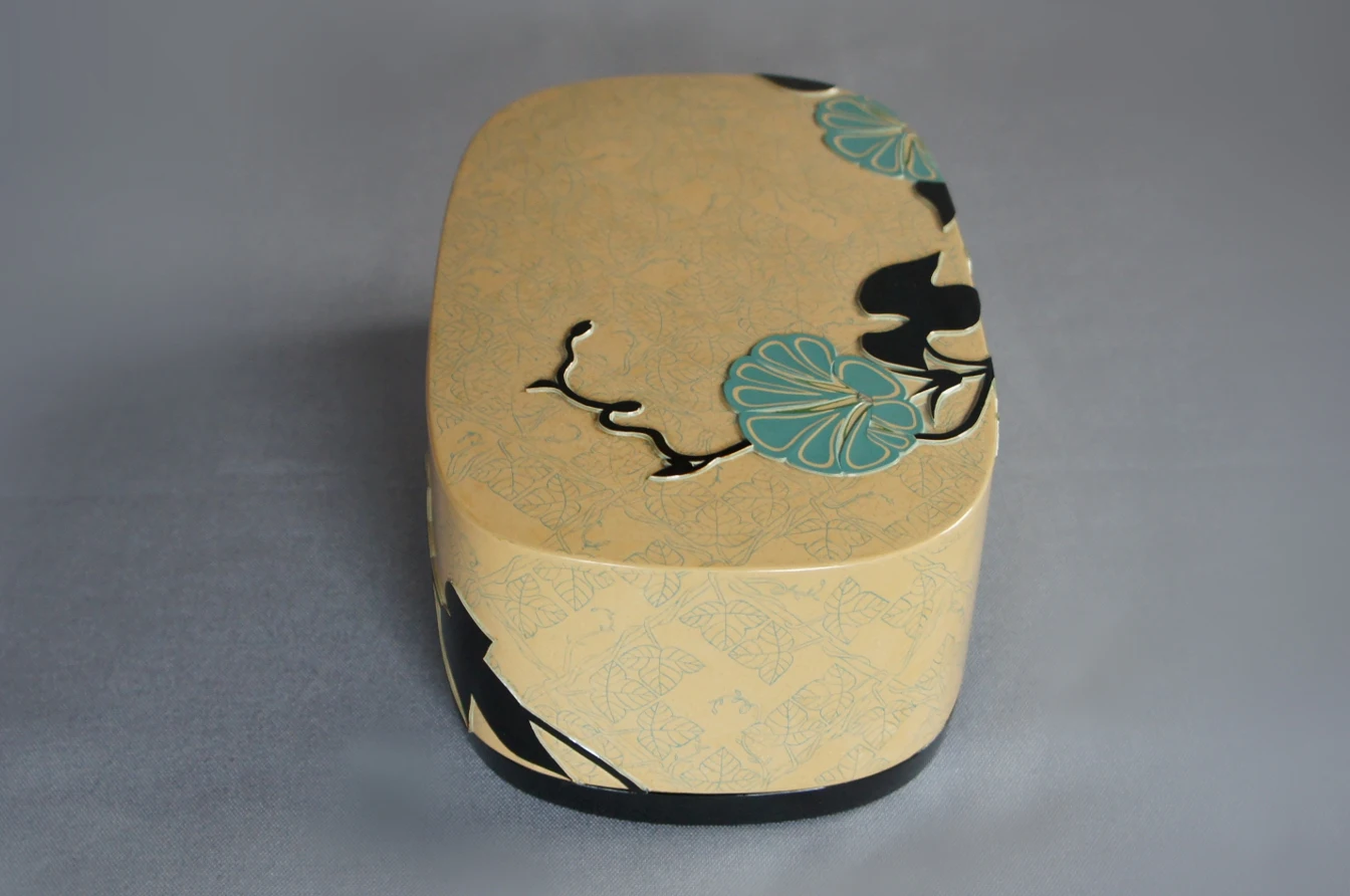 漆器 湯のみ入れ 鶴と太陽の彫刻 漆器 湯のみ入れ 鶴と太陽の彫刻 送料