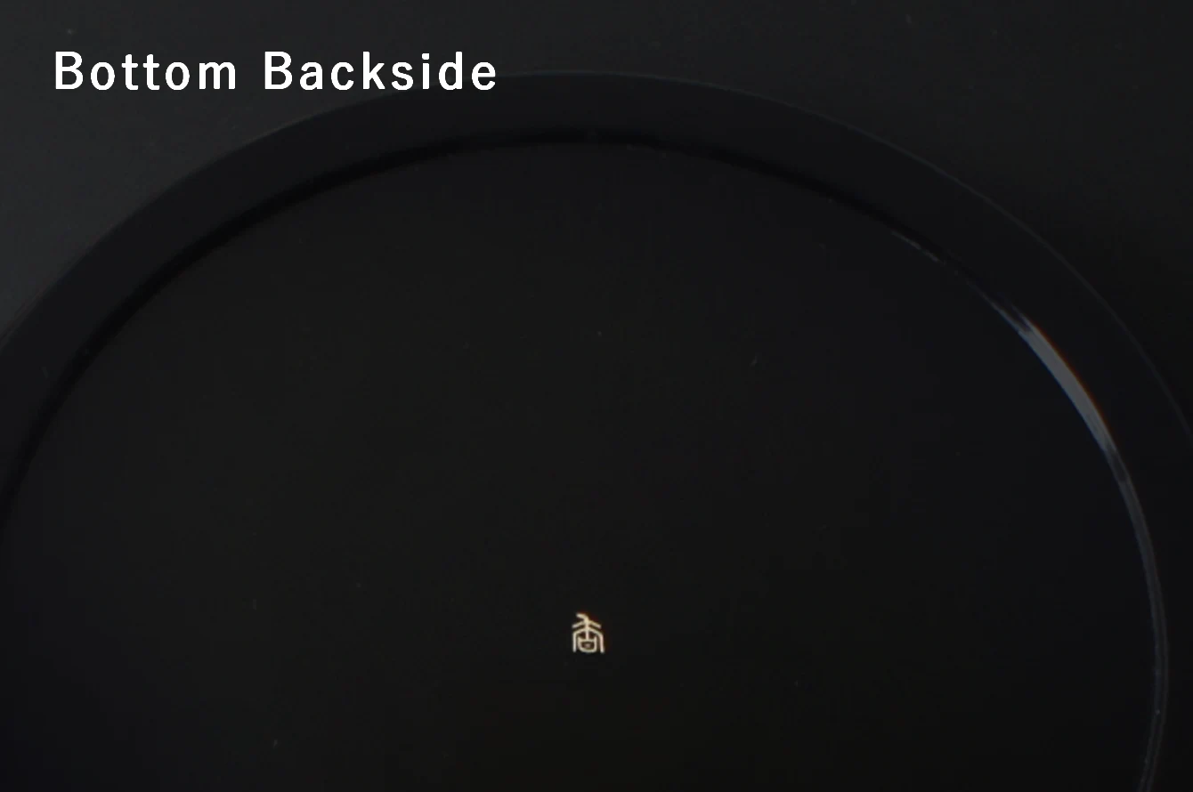 The bottom backside of the Urushi (Japanese lacquer) box titled Fallen Camellia. The body is kanshitsu. By Kaori Sugano.