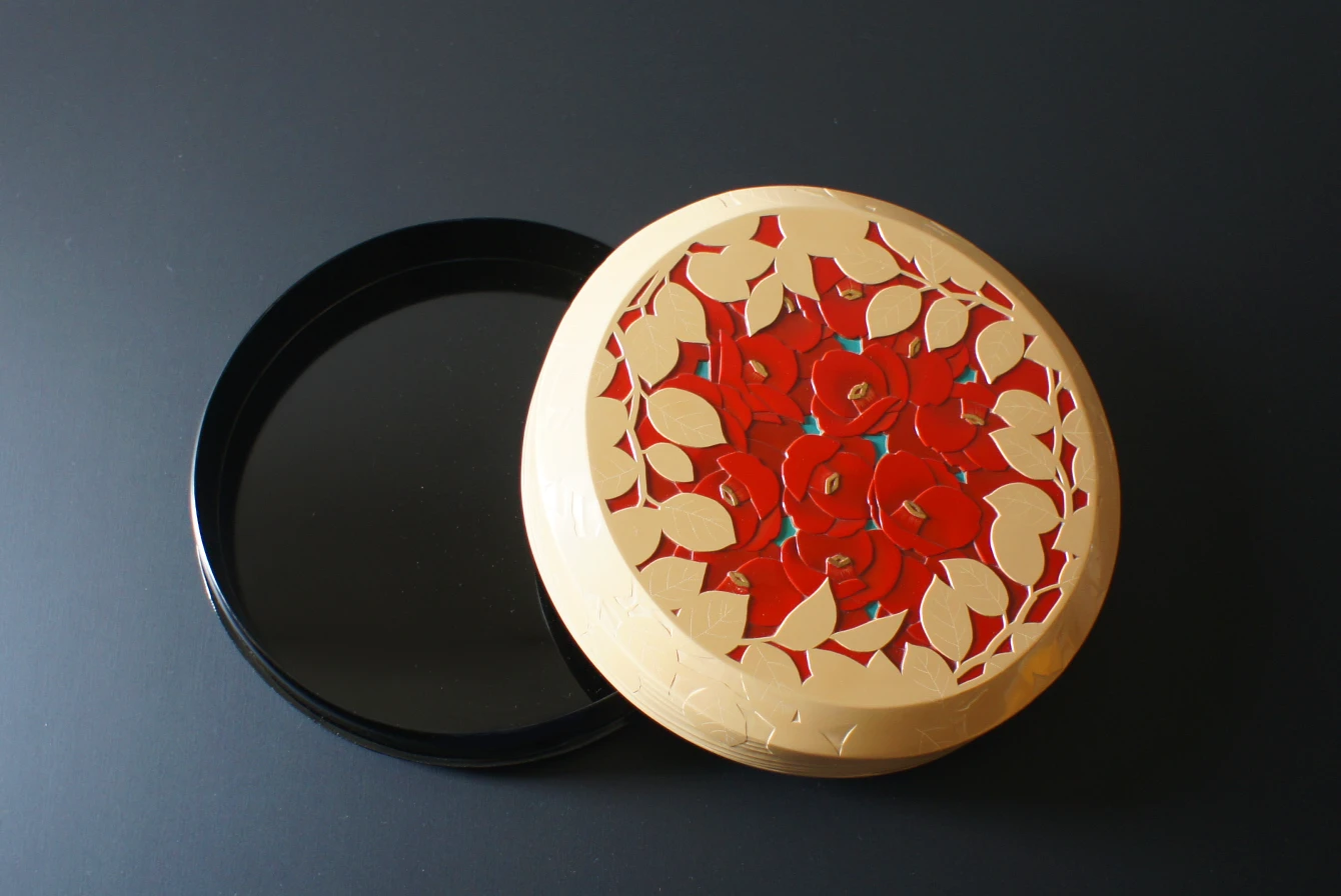 The inside of the Urushi (Japanese lacquer) box titled Fallen Camellia. The body is kanshitsu. By Kaori Sugano.