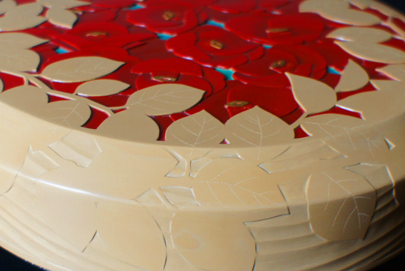 The side of the Urushi (Japanese lacquer) box titled Fallen Camellia. The body is kanshitsu. By Kaori Sugano.