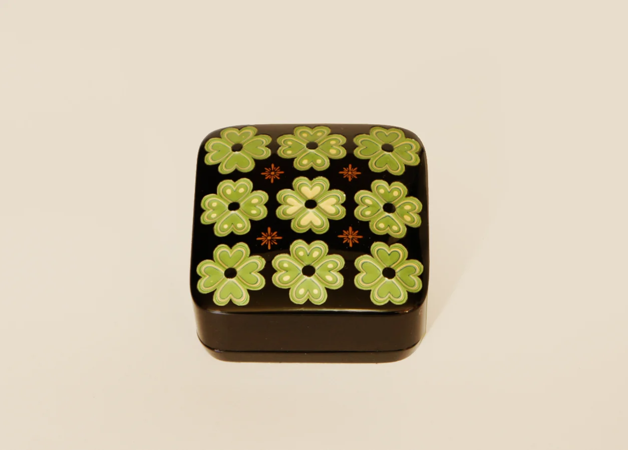 Choshitsu (carved lacquer) Incense Container - Four-leaf Clovers by Kaori Sugano.