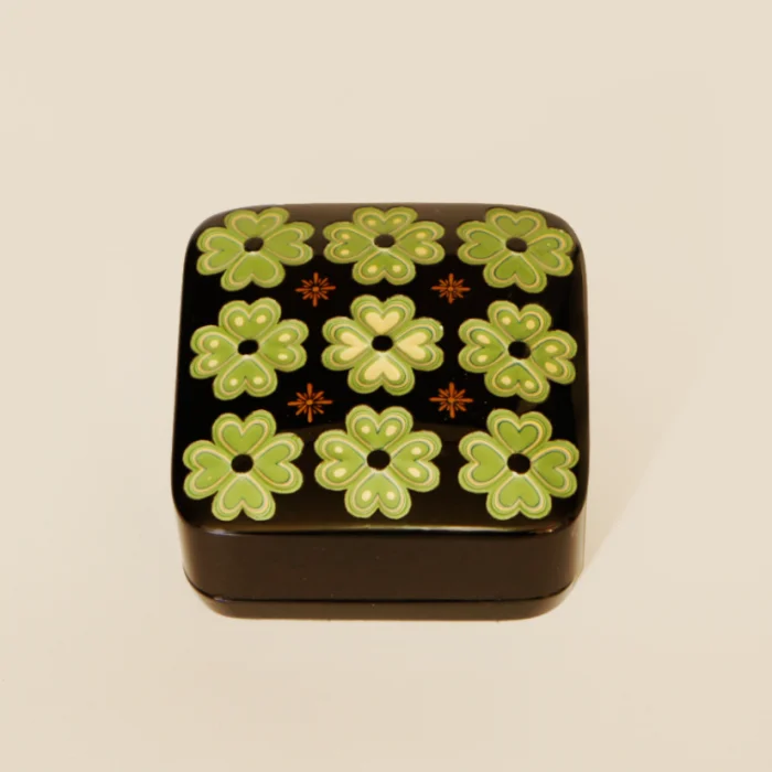 Choshitsu (carved lacquery) Incense Container - Four-leaf Clovers